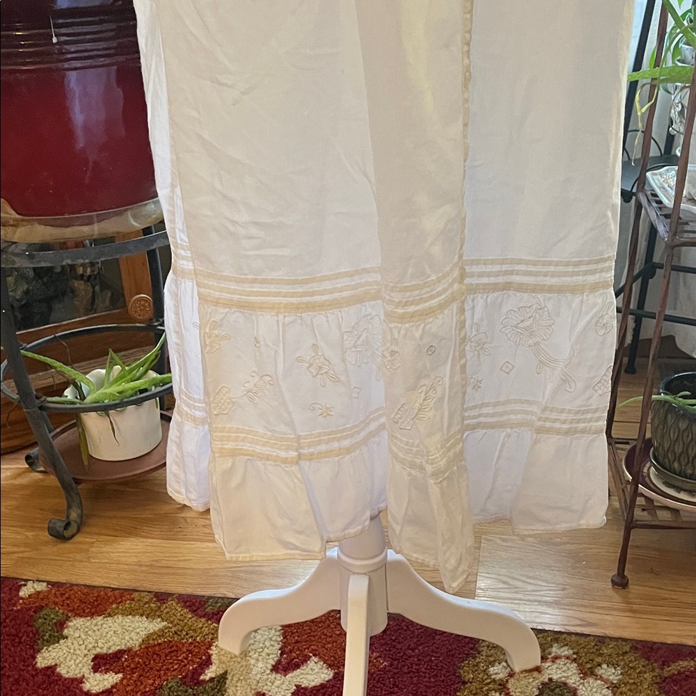 Chic White Embroidered Button Front Nightgown Lin… - image 2